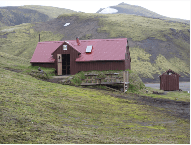 Sveinstindur mountain hut